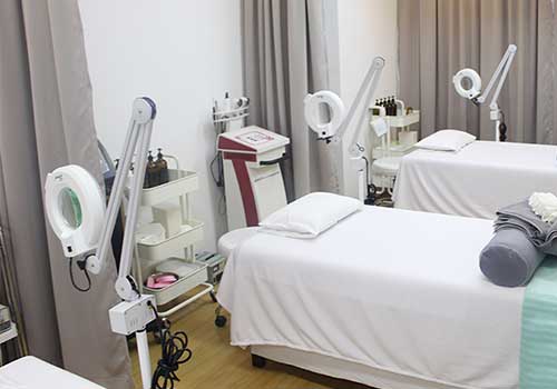 Peralatan-dan-produk-klinik-kecantikan