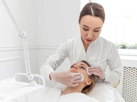 Therapist & Staf Klinik Kecantikan